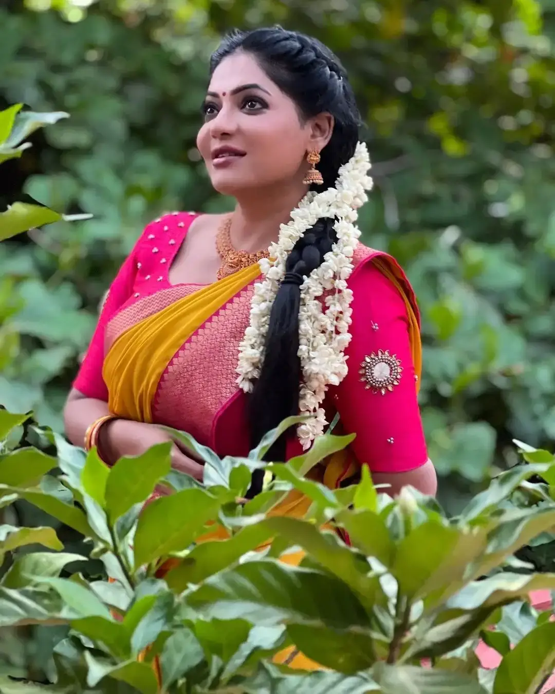 Beautiful Indian Queen Reshma Pasupuleti in Yellow Saree